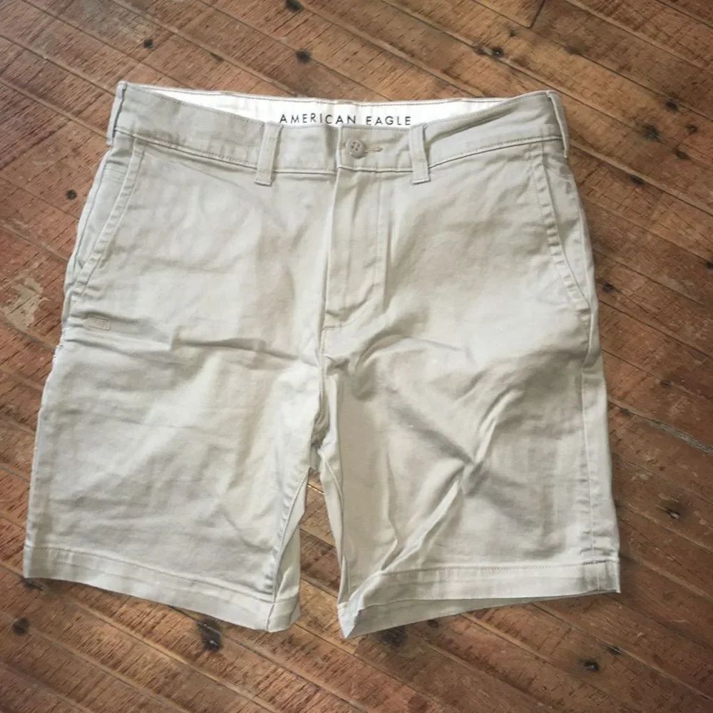 American Eagle Slim AE flex size 30 flat front chino shorts